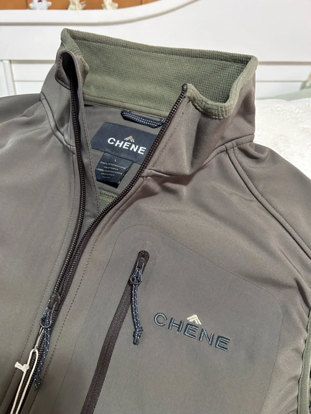 CHENE Mens Sage Scout Vest size large - Picture 10 of 15